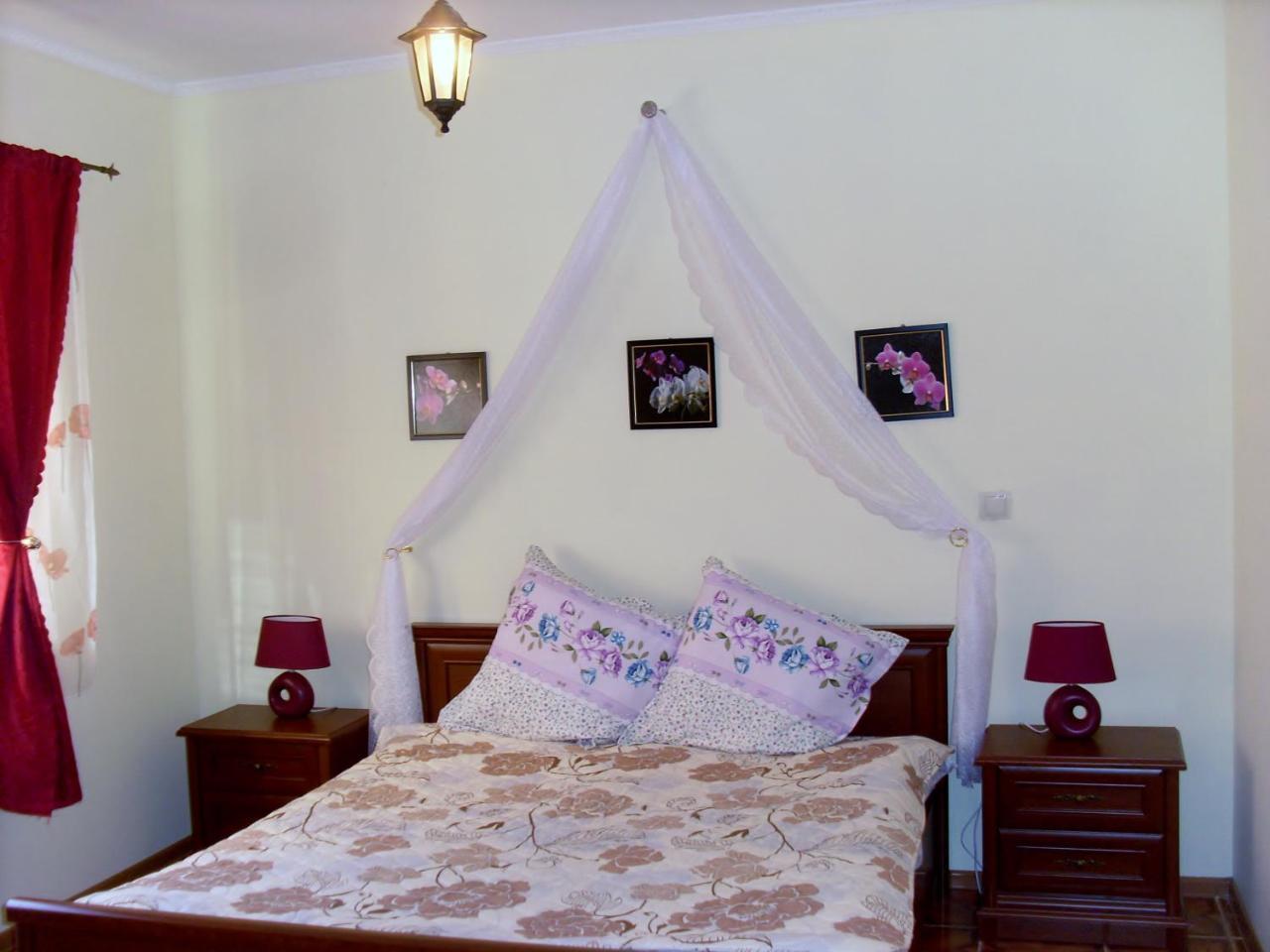 Villa Eden Delux Yanoshi Bilik gambar