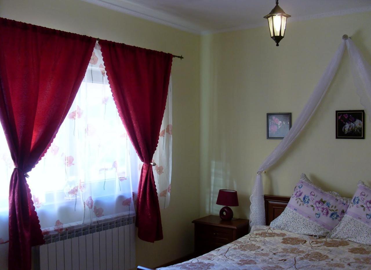 Villa Eden Delux Yanoshi Bilik gambar