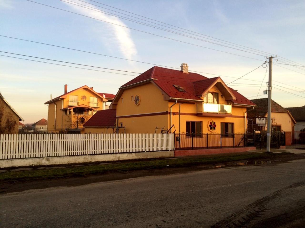 Villa Eden Delux Yanoshi Luaran gambar